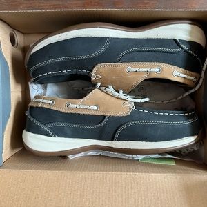 BNIB Rockport works Sailing Club Boat shoe navy and tan. Women’s size 9.